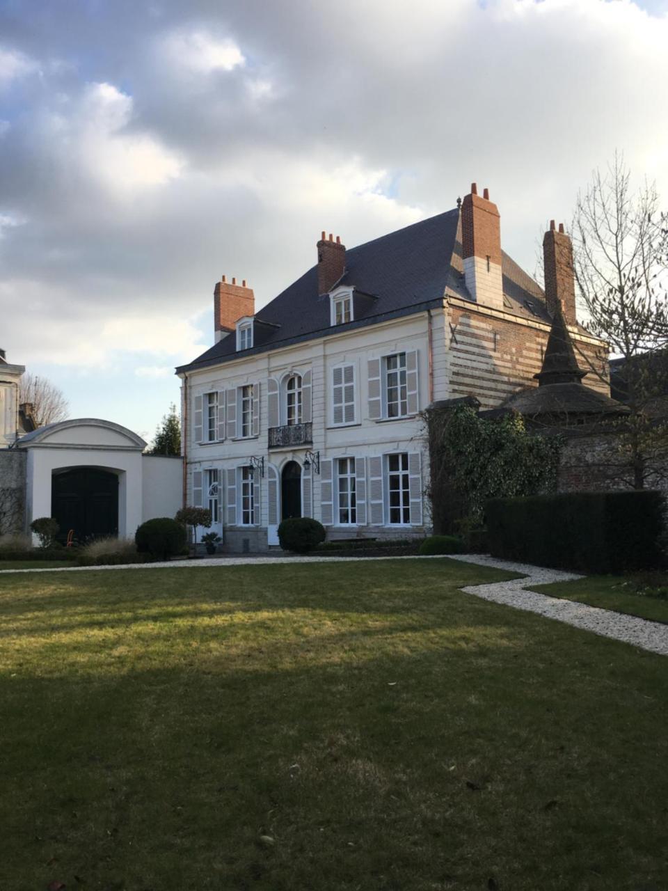 Entre Cour Et Jardin Bed & Breakfast Arras Dış mekan fotoğraf